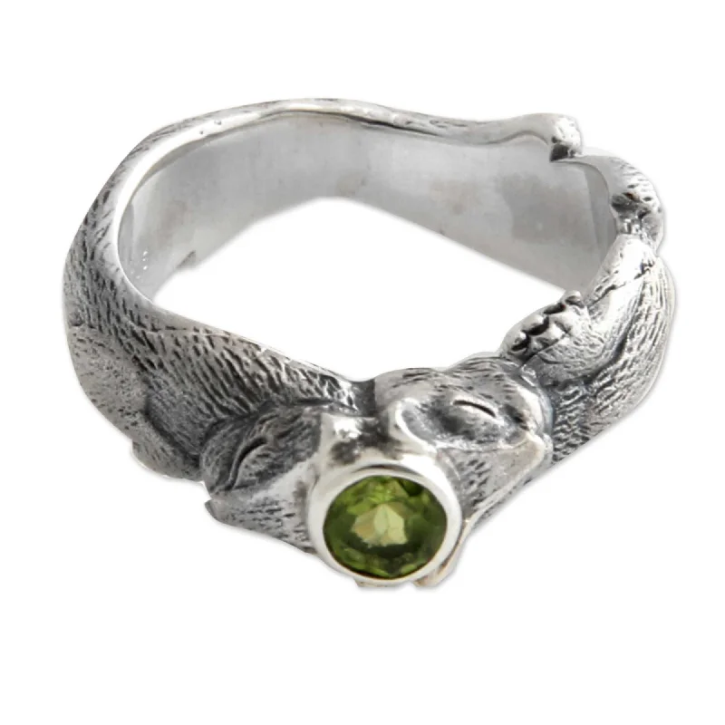 Handmade Dreams of a Cat Peridot Sterling Silver Ring (Indonesia)