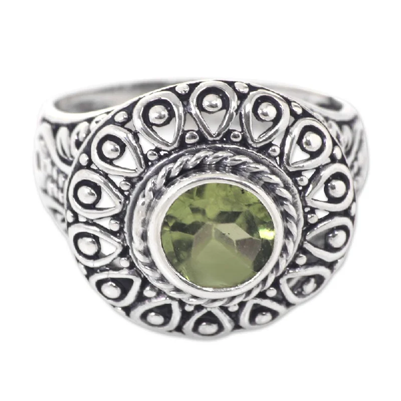 Handmade Sterling Silver 'Jatiluwih' Peridot Ring (Indonesia) - Green