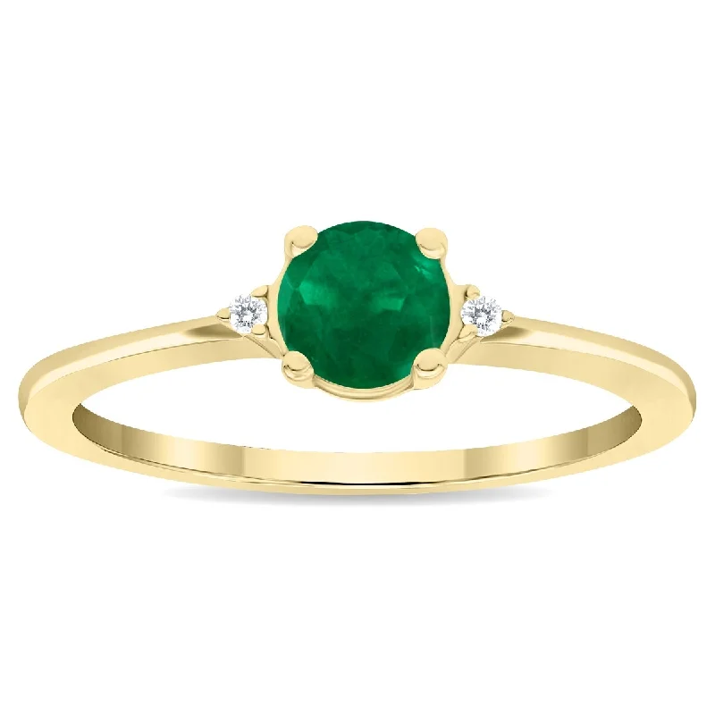 Women's Round Shaped Emerald and Diamond Classic Band in 10K Yellow Gold