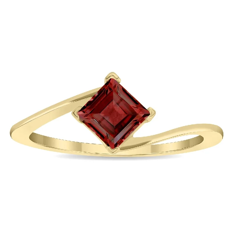 Women's Solitaire Square Shaped Garnet Wave Ring in 10K Yellow Gold