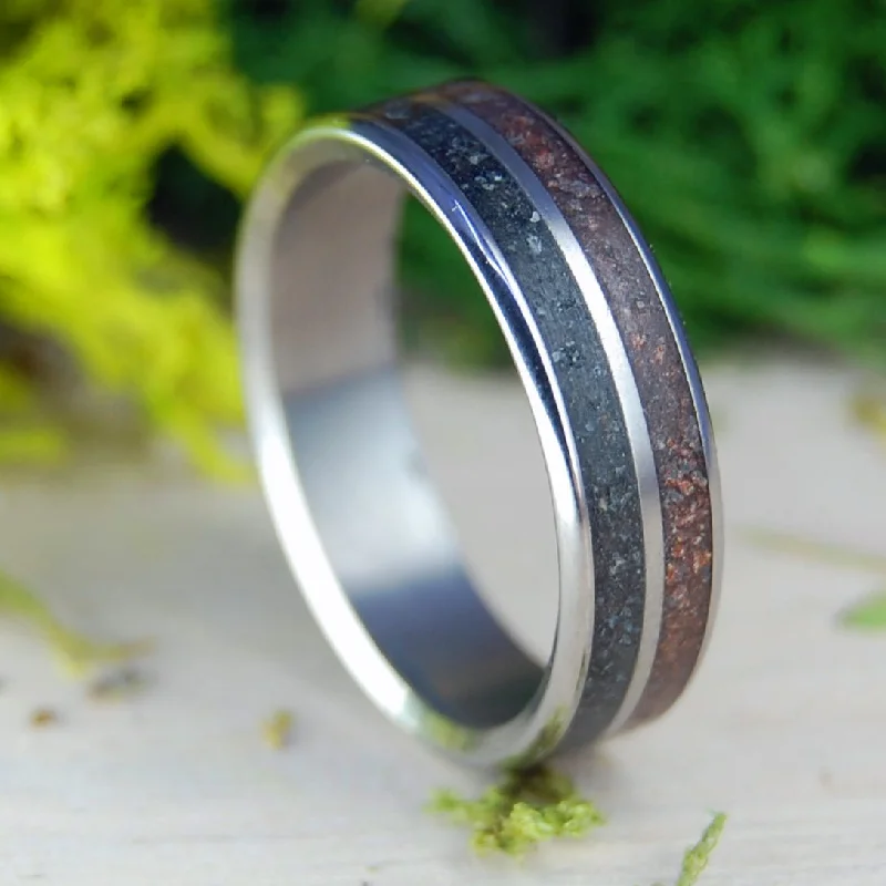 American Earth | Men's Oklahoma Dirt, Kentucky Coal & Titanium Wedding Ring