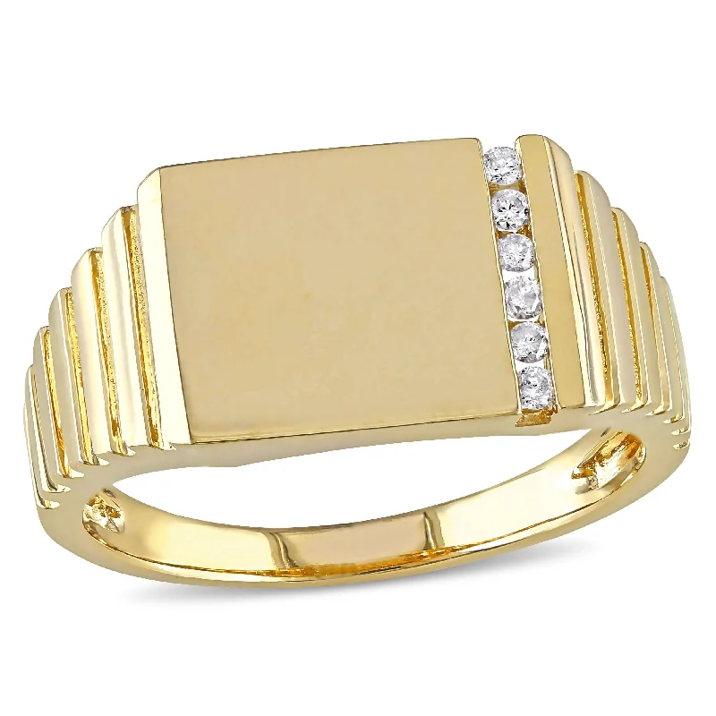 Miadora 1/10 CT TW Diamond Mens Signet Ring in 10k Yellow Gold