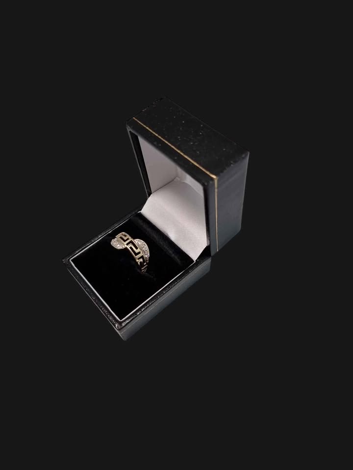 14ct Yellow Gold Greek Style Ring With Diamonds Stone - Size P - 3.10 Grams