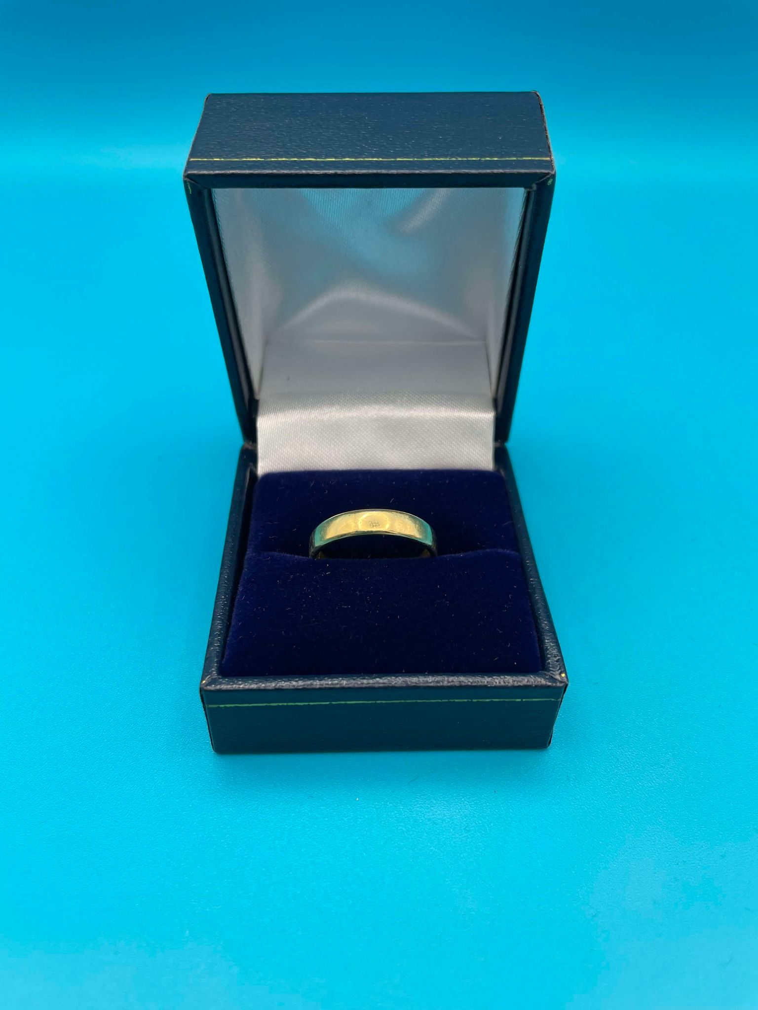 18CT GOLD BAND