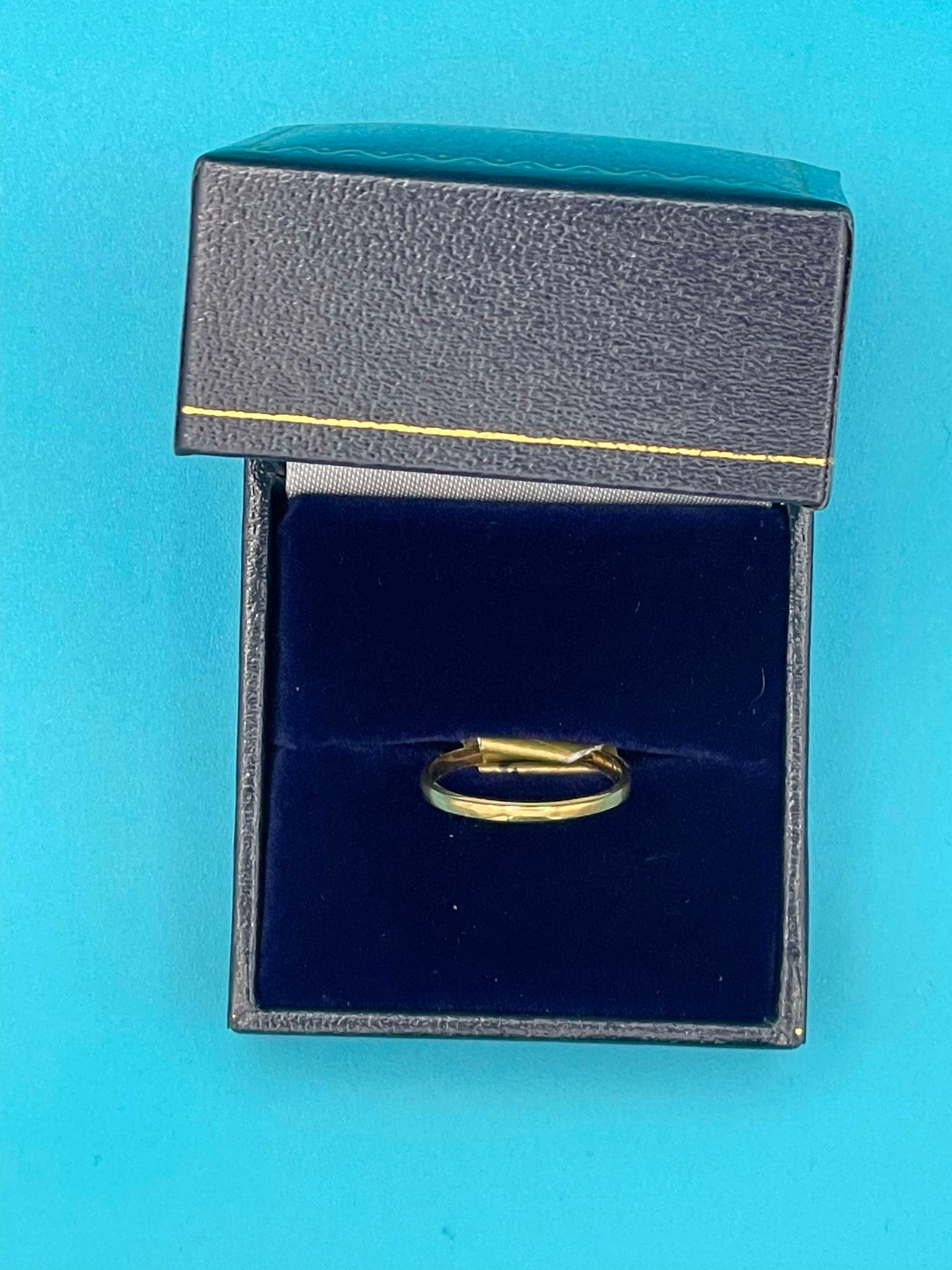 18ct gold ring size J