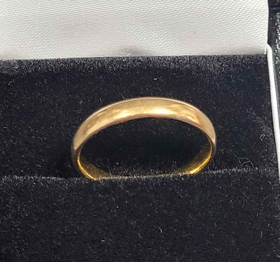 22CT Yellow Gold Band Size M 3.27G