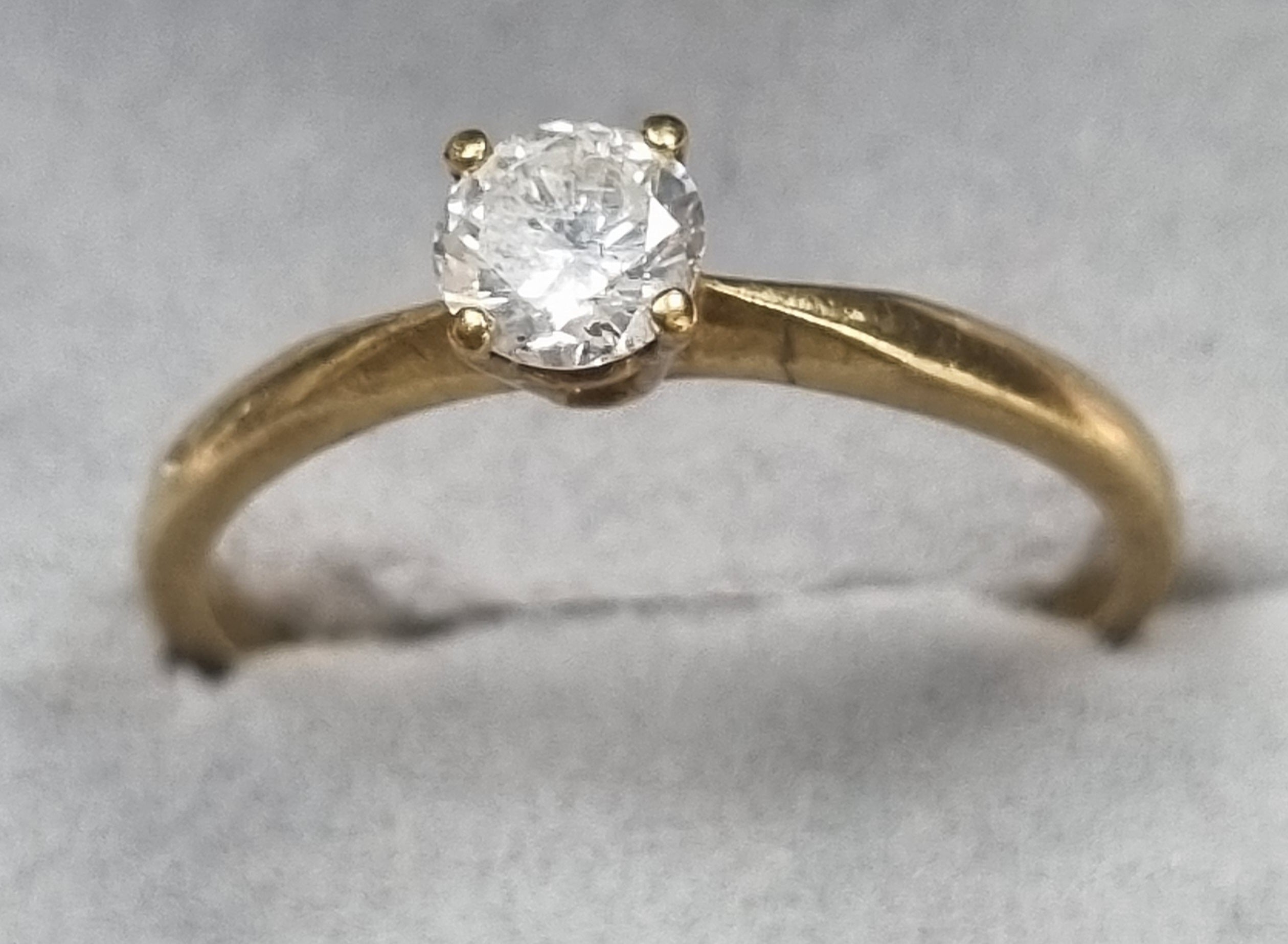 9ct Gold diamond ring 0.30ct