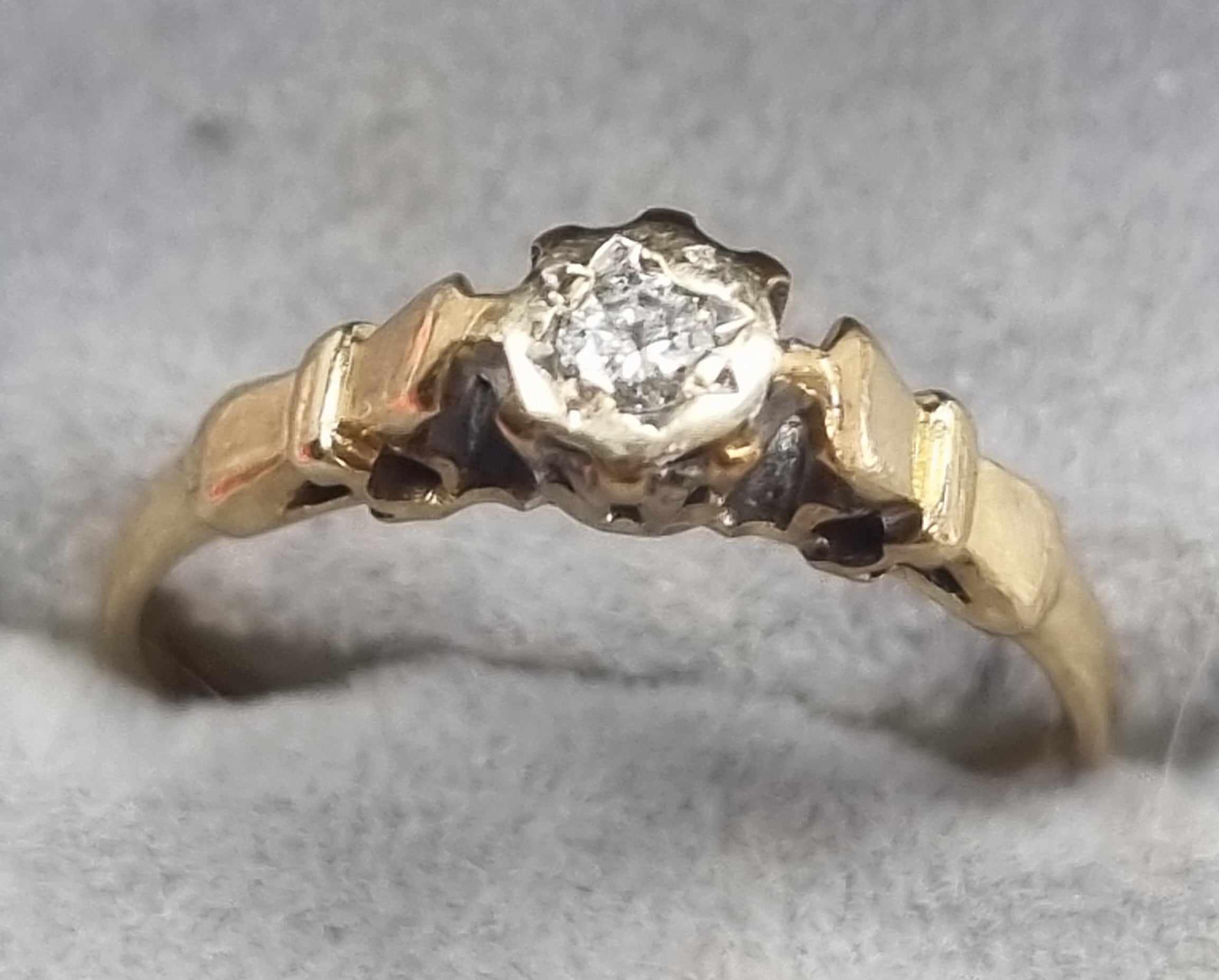 9ct gold diamond ring