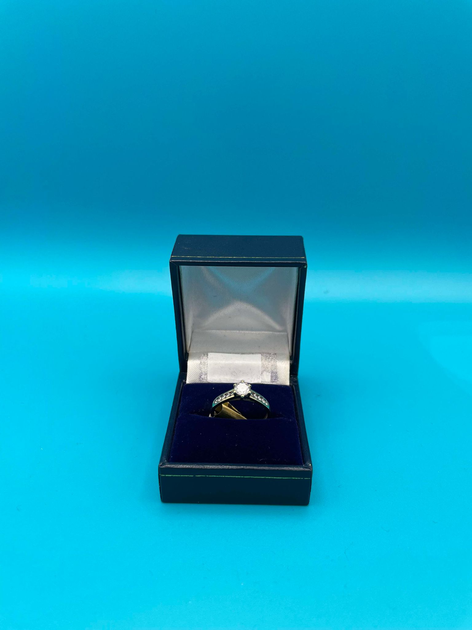 9CT GOLD RING