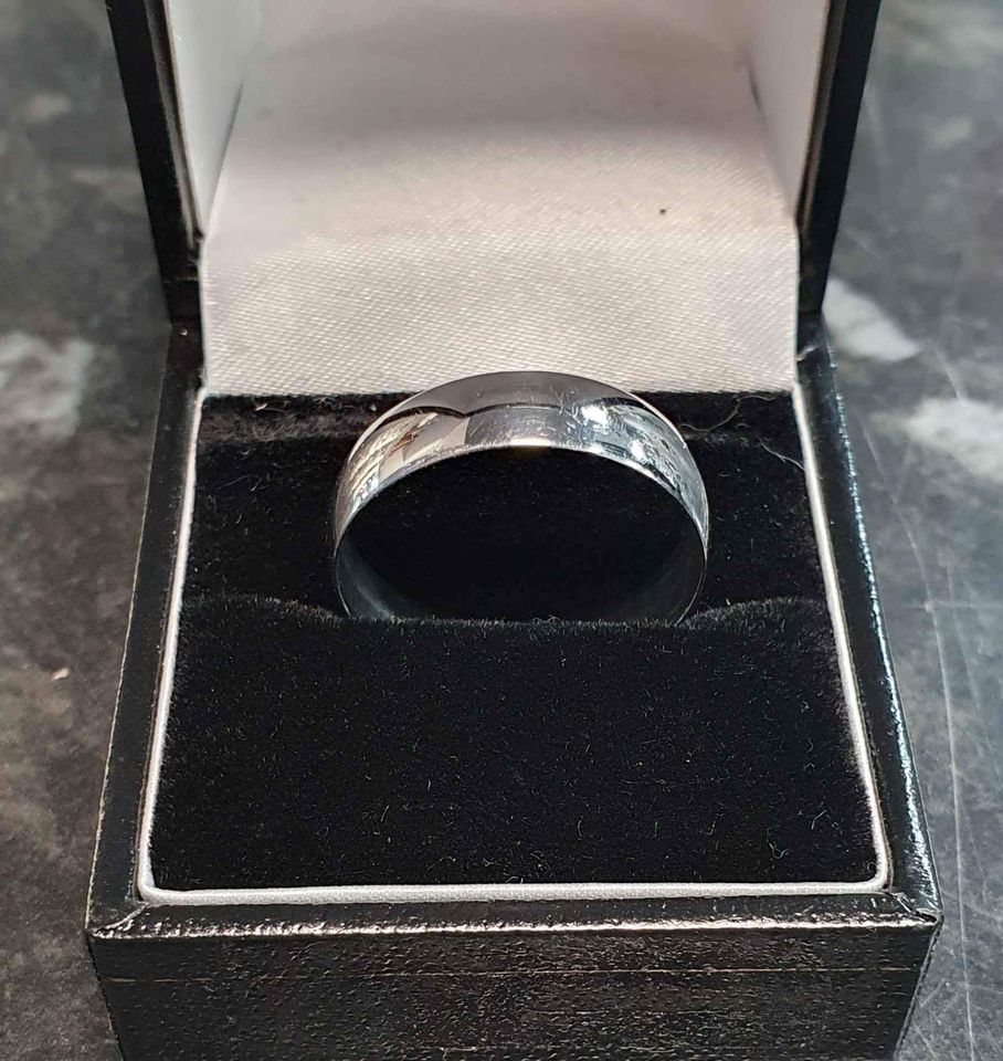 9ct White Gold Band - Size W - 3.01g