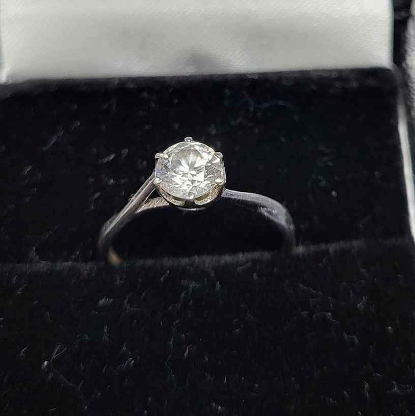 9CT - White Gold Ring With Cubic Zirconia - Size J - 1.12g