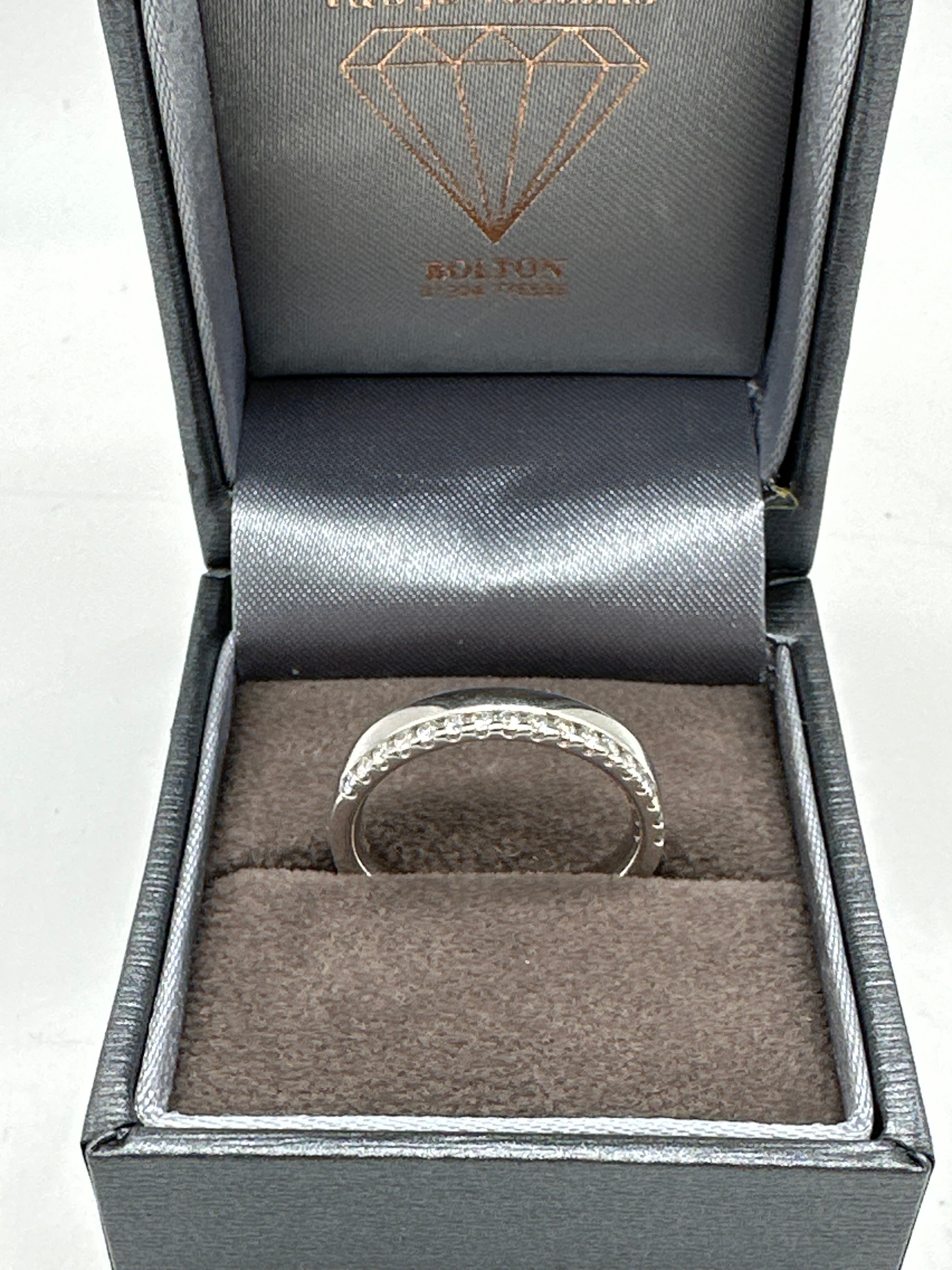 Ladies 18ct White Gold Diamond Ring