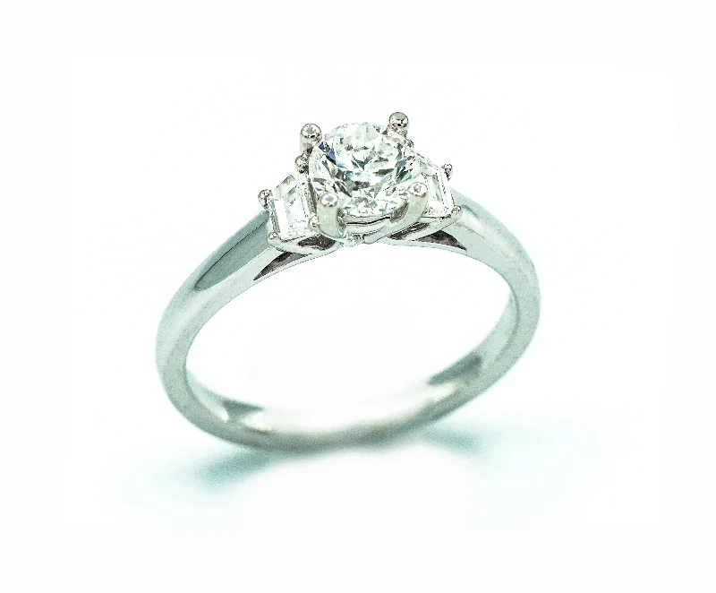 Montalvo Diamonds - Round Brilliant 3 Stone Ring in 14kt White Gold