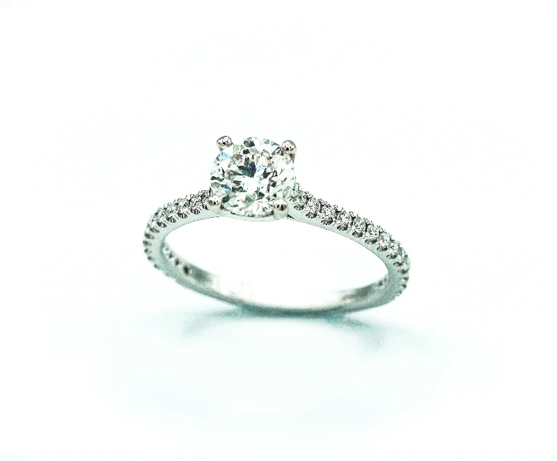 Zeghani - Round Brilliant Cut Ring in 14kt White Gold