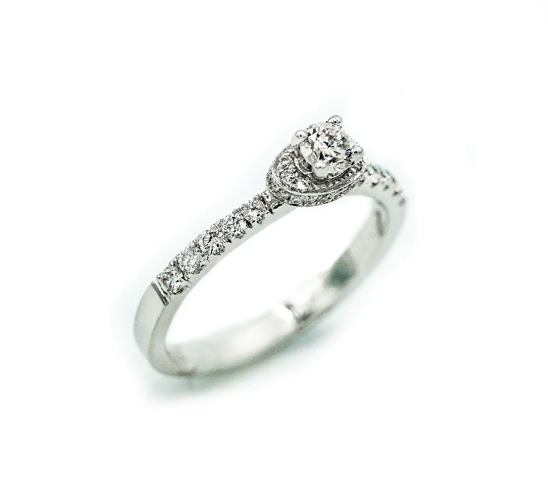 Montalvo Diamonds - Round Brilliant Cut Ring in 14kt White Gold