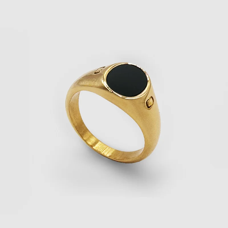 Onyx Oval Stone Signet Ring (Gold)