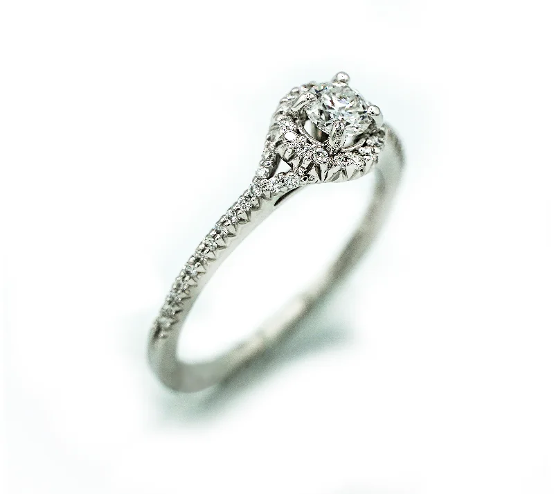 Ritani - Round Brilliant Cut Ring in 14k White Gold